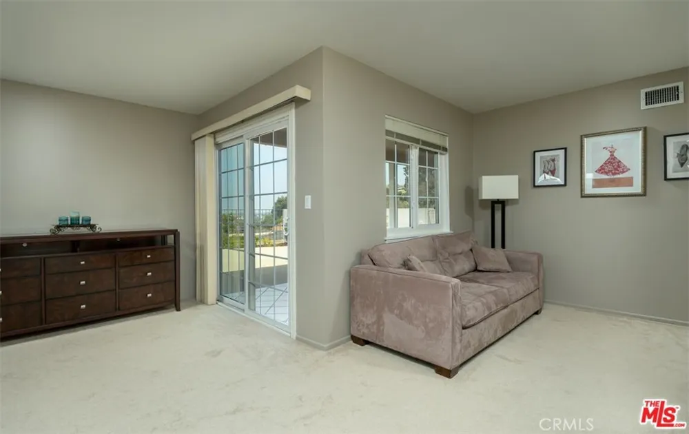 8471 Vine Valley Los Angeles, CA 91352