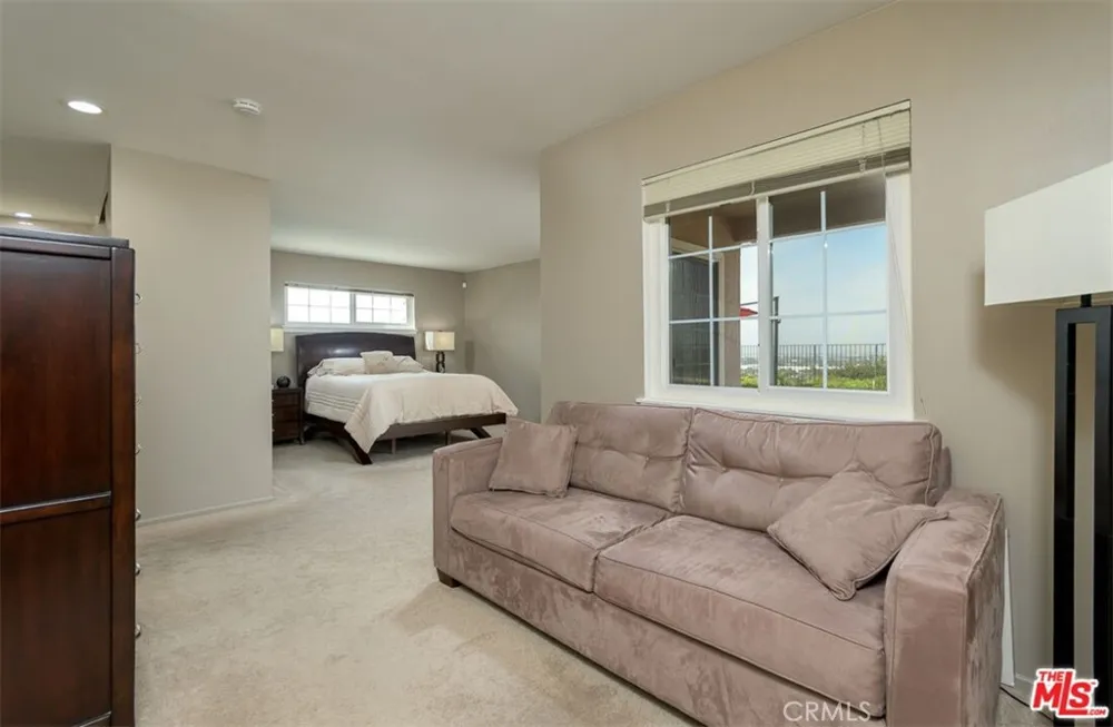8471 Vine Valley Los Angeles, CA 91352