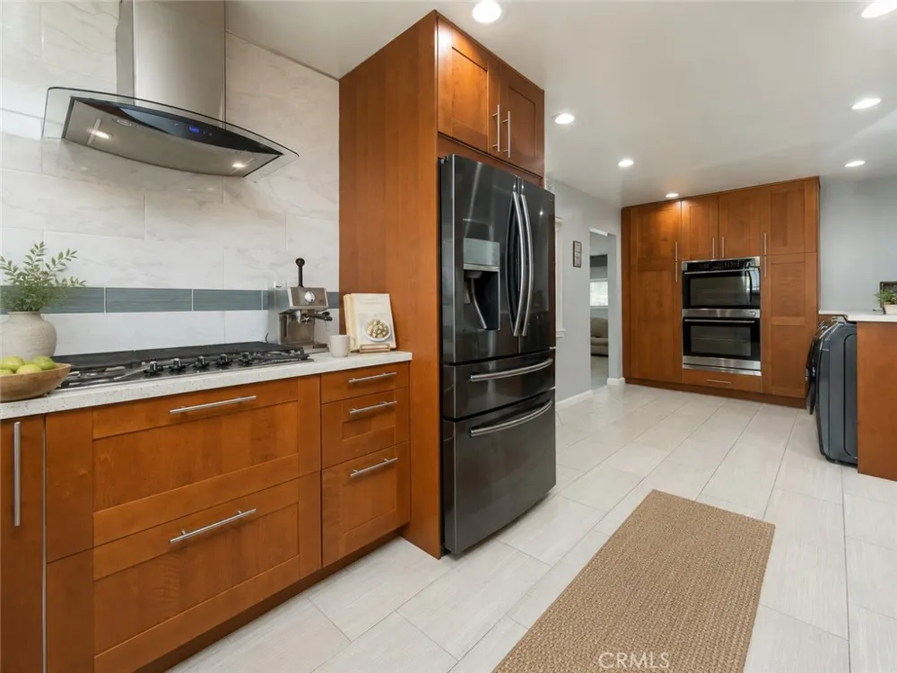 8471 Vine Valley Los Angeles, CA 91352