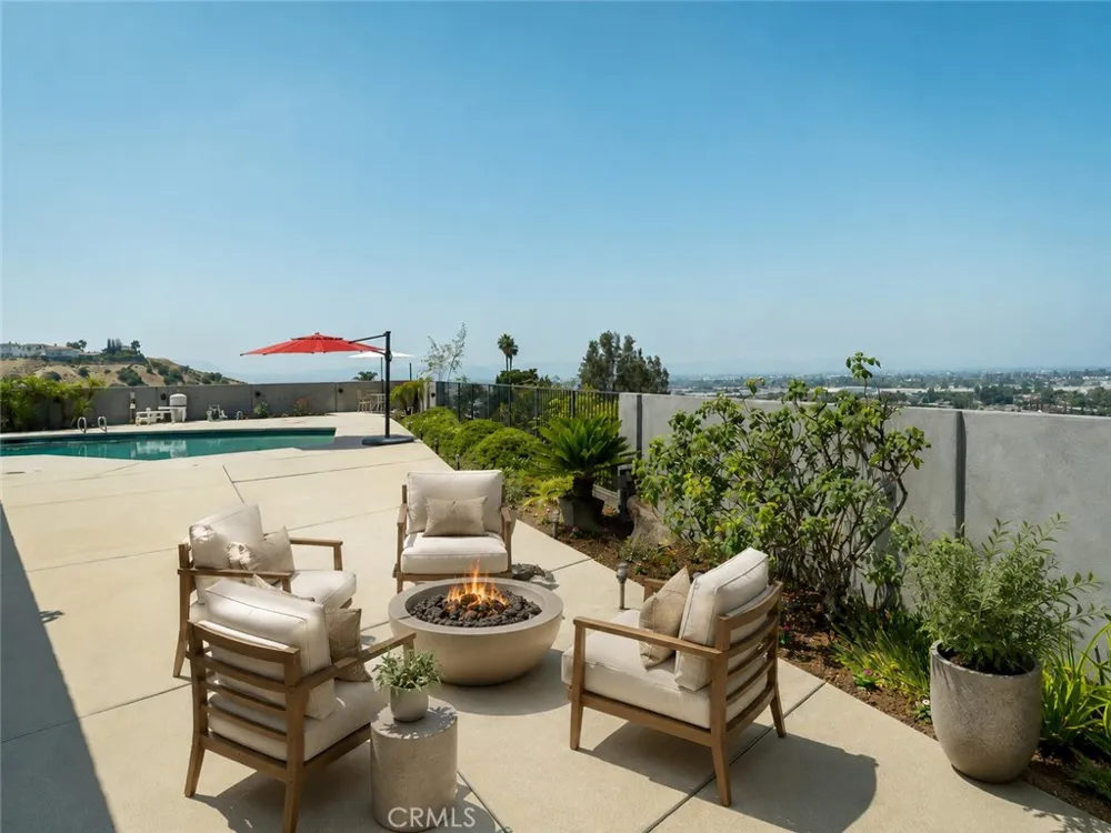 8471 Vine Valley Los Angeles, CA 91352