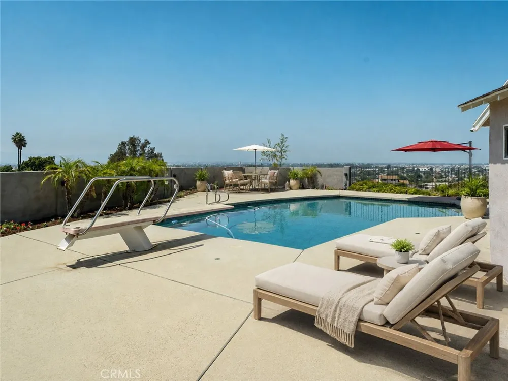 8471 Vine Valley Los Angeles, CA 91352
