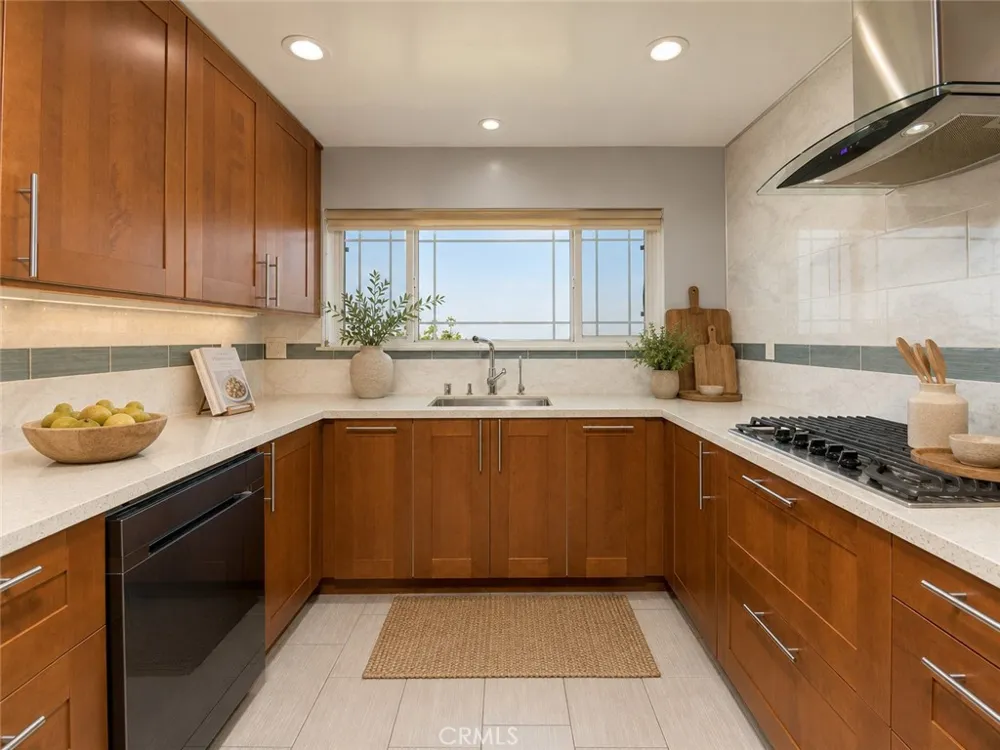 8471 Vine Valley Los Angeles, CA 91352