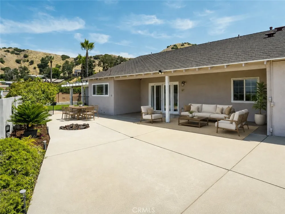 8471 Vine Valley Los Angeles, CA 91352