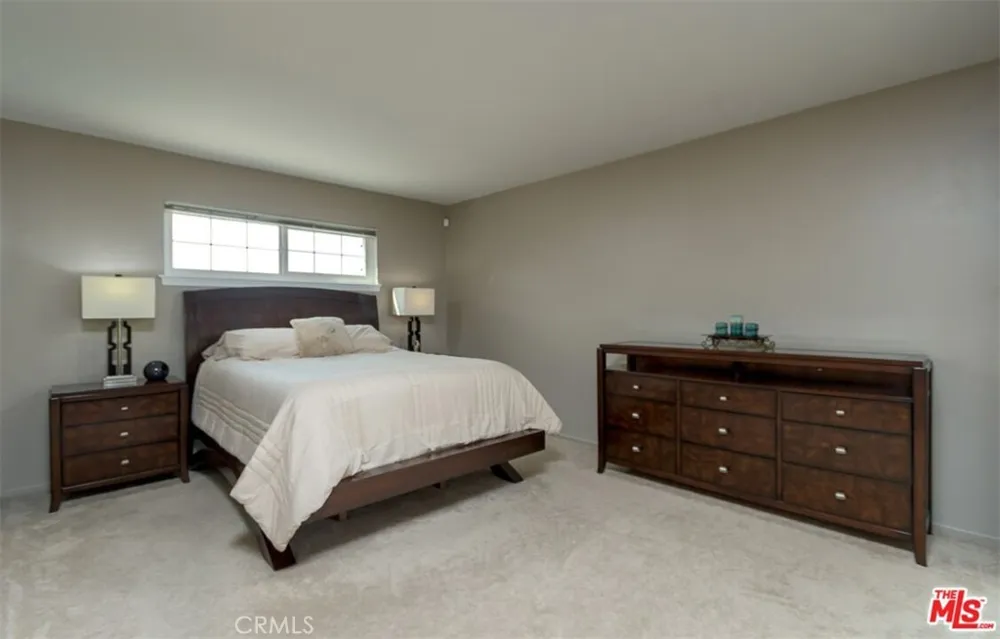 8471 Vine Valley Los Angeles, CA 91352