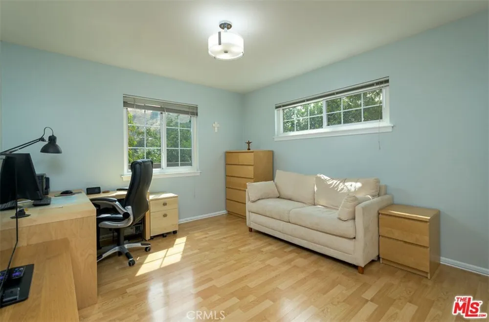 8471 Vine Valley Los Angeles, CA 91352