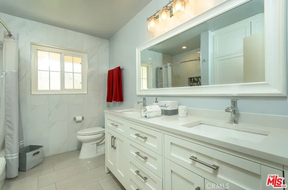 8471 Vine Valley Los Angeles, CA 91352