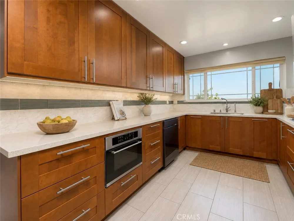 8471 Vine Valley Los Angeles, CA 91352