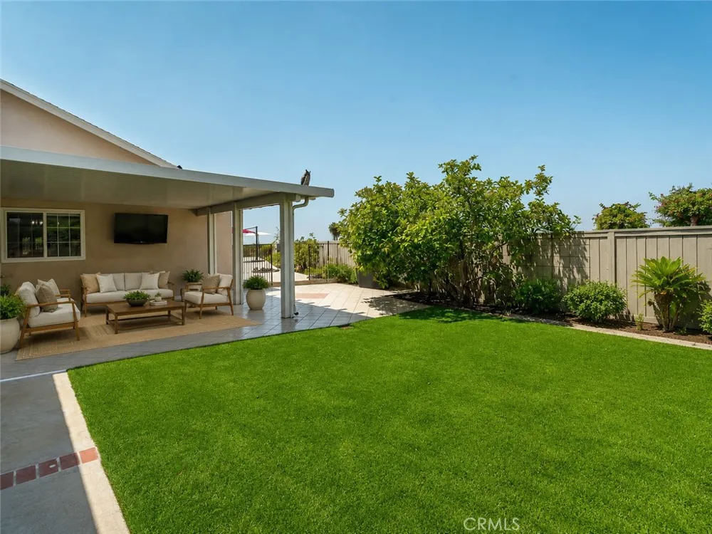 8471 Vine Valley Los Angeles, CA 91352
