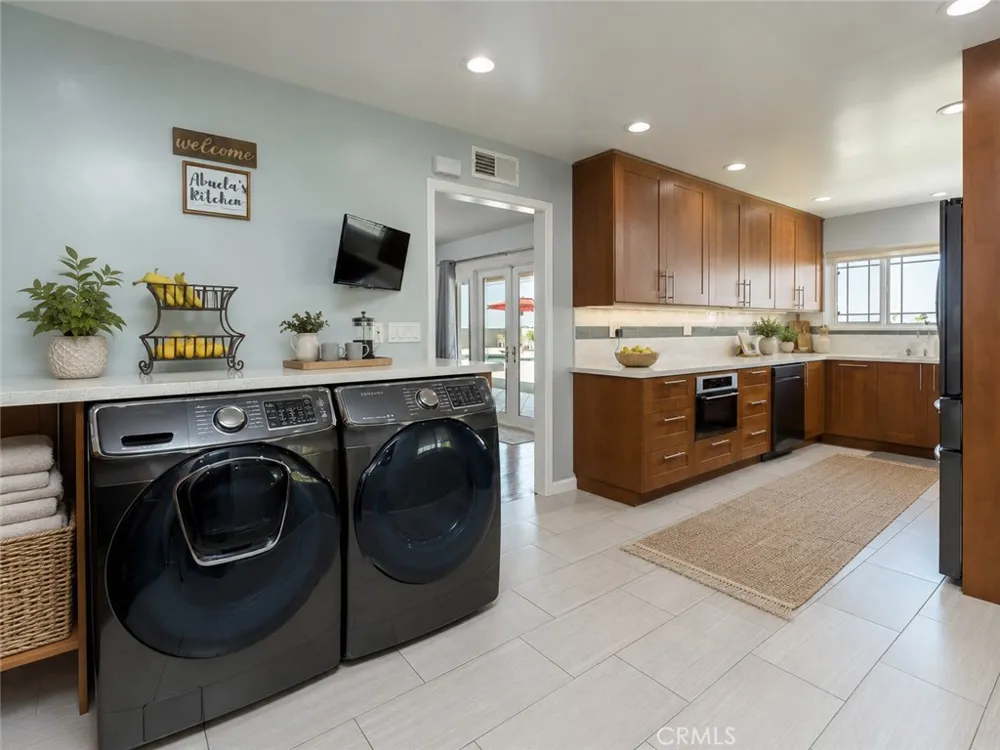 8471 Vine Valley Los Angeles, CA 91352