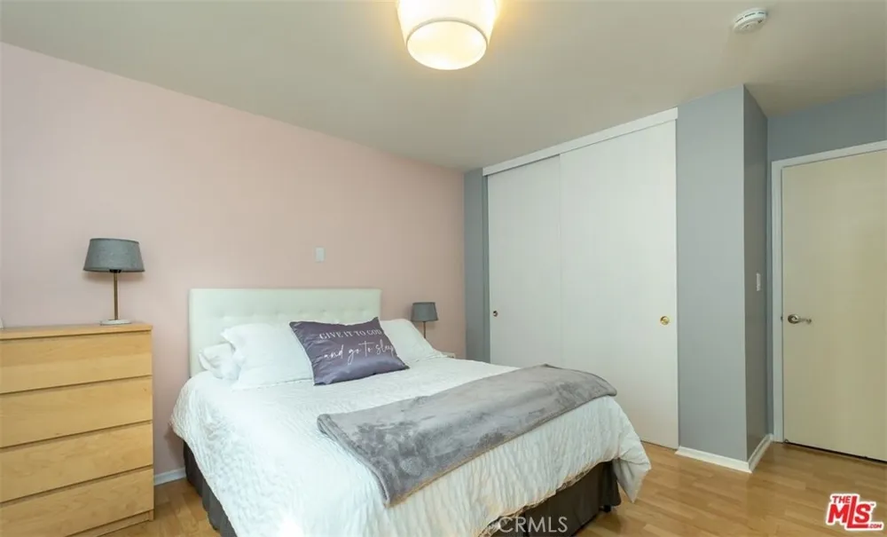 8471 Vine Valley Los Angeles, CA 91352