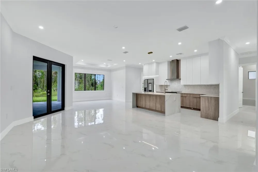 169 18th Avenue NW Naples, FL 34120