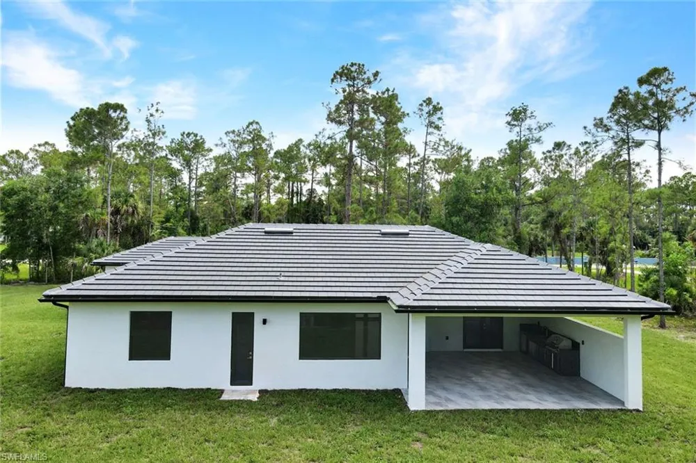 169 18th Avenue NW Naples, FL 34120