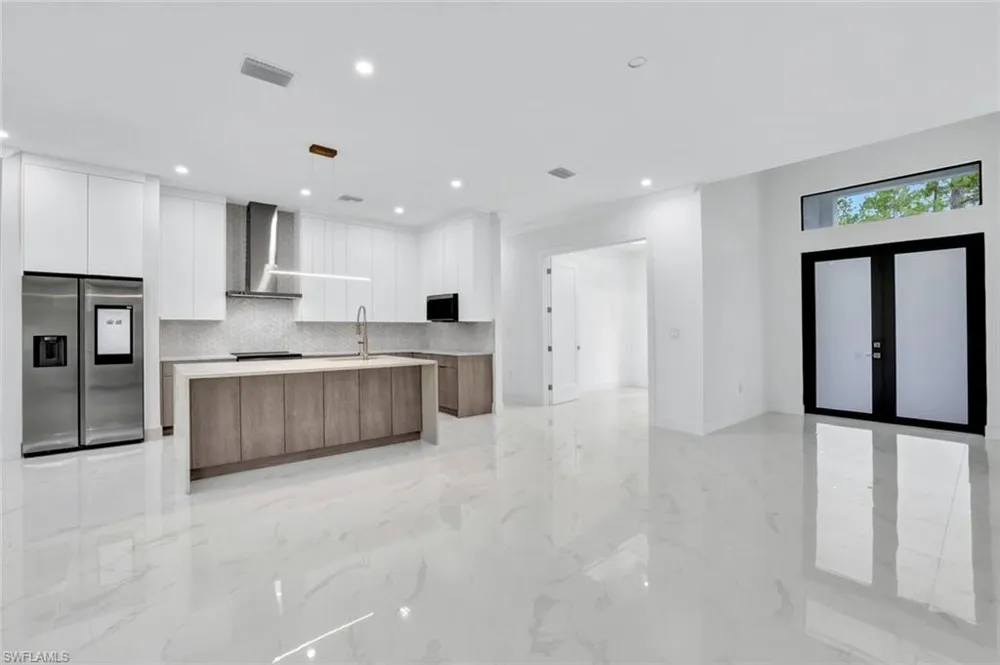 169 18th Avenue NW Naples, FL 34120