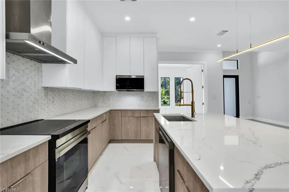 169 18th Avenue NW Naples, FL 34120
