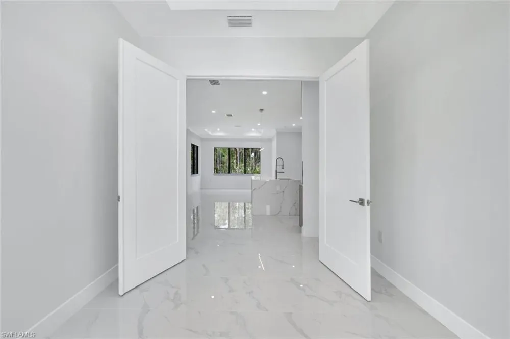 169 18th Avenue NW Naples, FL 34120