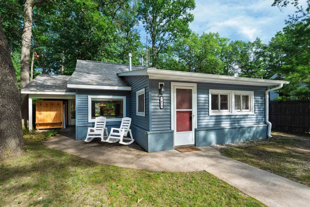 7674 Ladd Drive Clearwater Township, MI 49676
