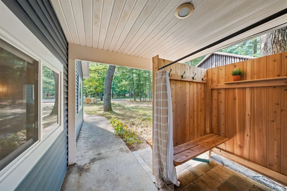 7674 Ladd Drive Clearwater Township, MI 49676