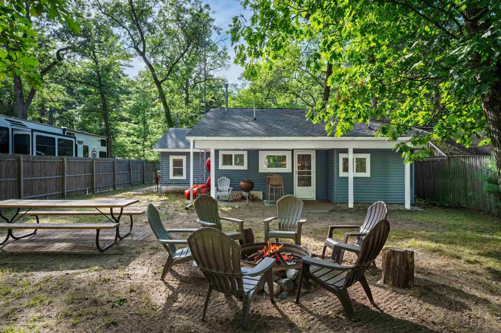 7674 Ladd Drive Clearwater Township, MI 49676