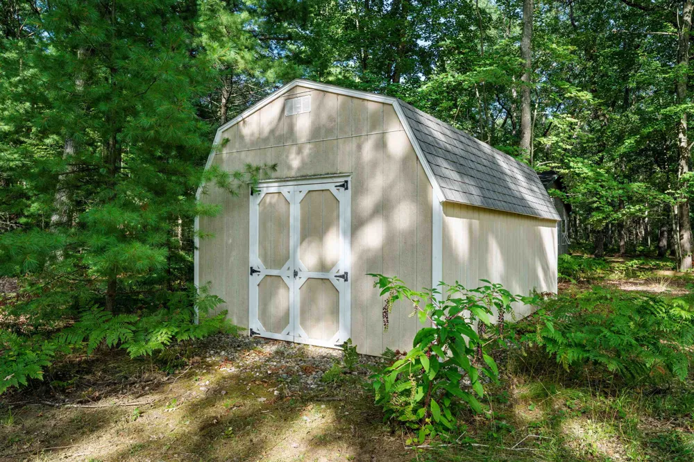 7674 Ladd Drive Clearwater Township, MI 49676