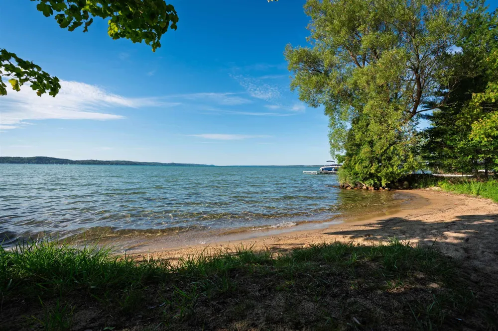 7674 Ladd Drive Clearwater Township, MI 49676