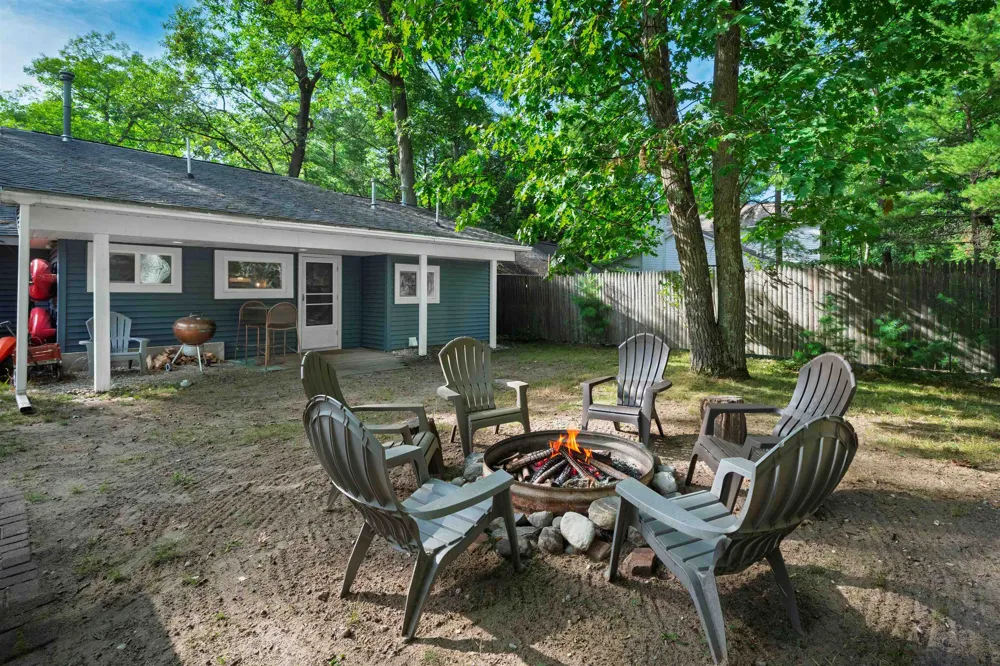 7674 Ladd Drive Clearwater Township, MI 49676