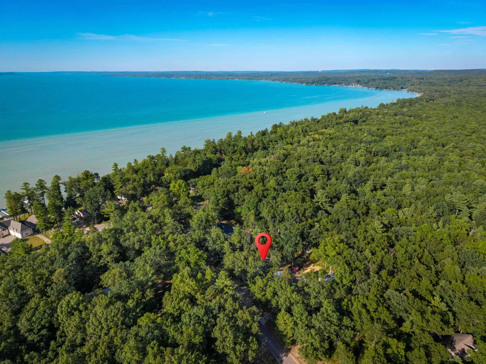 7674 Ladd Drive Clearwater Township, MI 49676