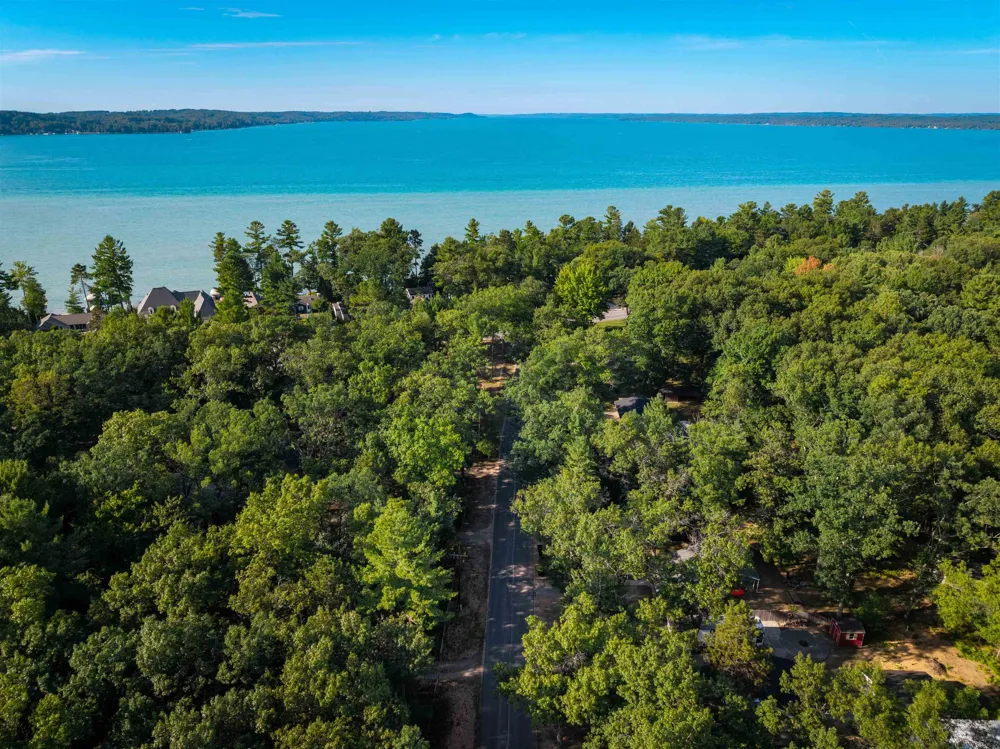 7674 Ladd Drive Clearwater Township, MI 49676