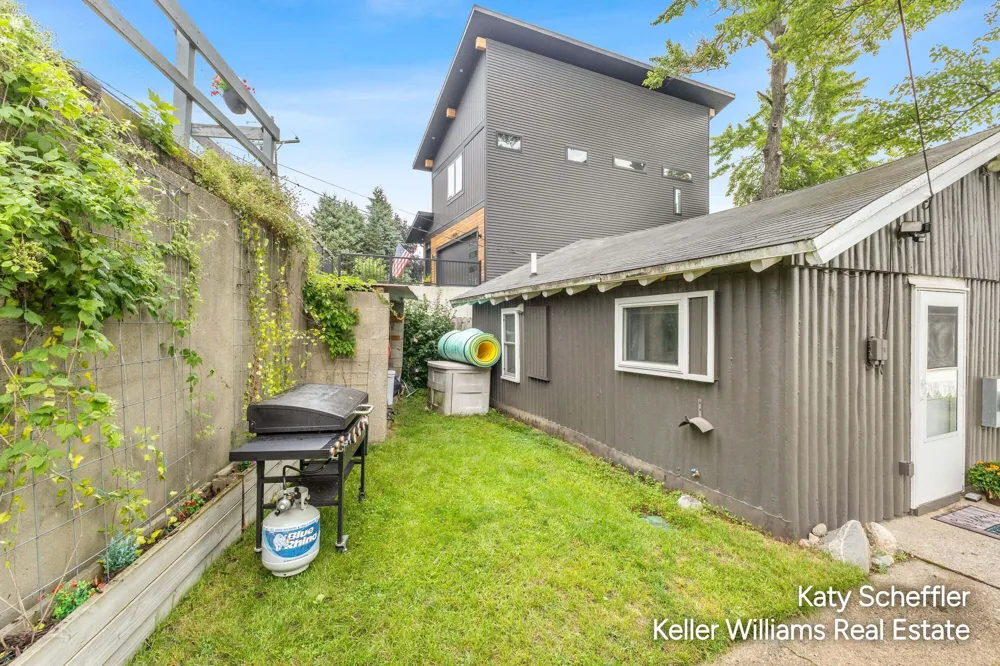 11678 Maywood Drive NE Algoma Township, MI 49345