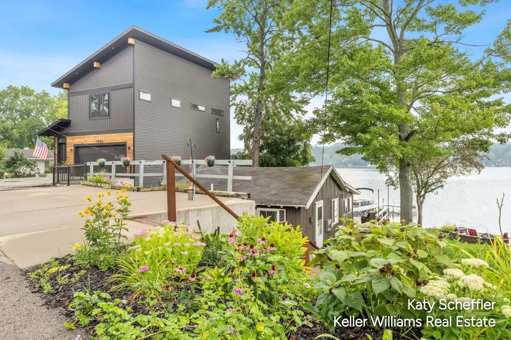 11678 Maywood Drive NE Algoma Township, MI 49345