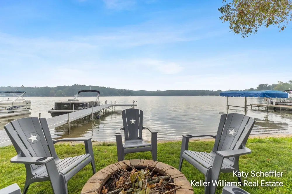 11678 Maywood Drive NE Algoma Township, MI 49345