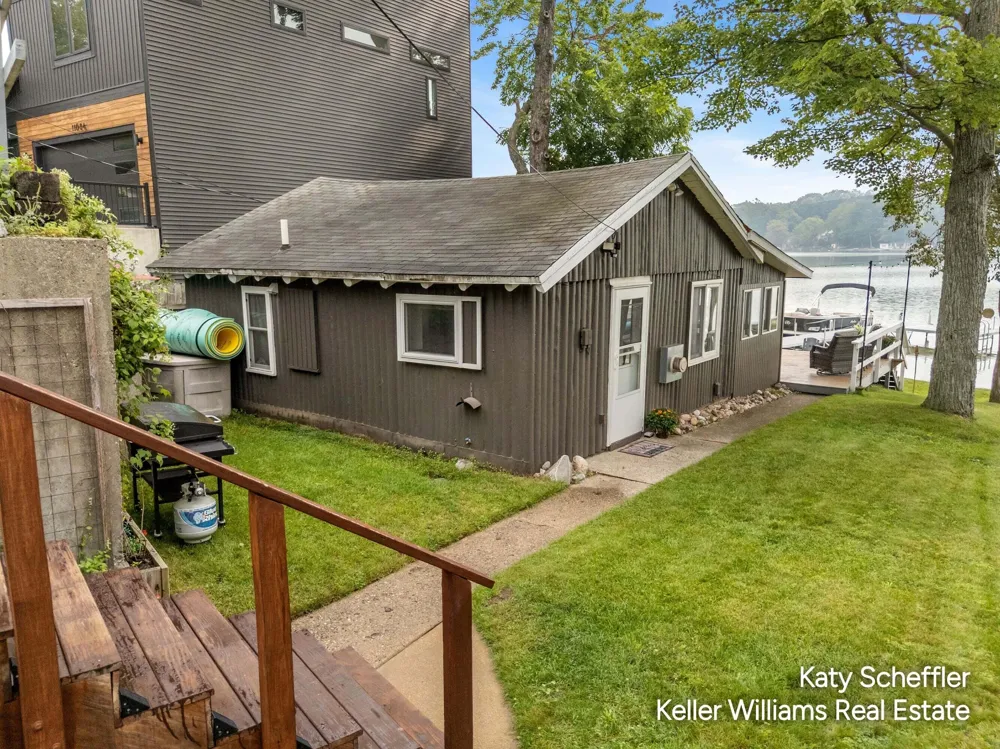11678 Maywood Drive NE Algoma Township, MI 49345
