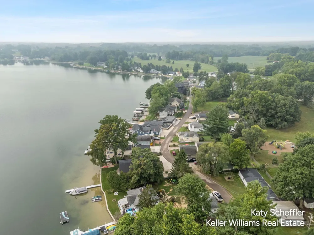 11678 Maywood Drive NE Algoma Township, MI 49345