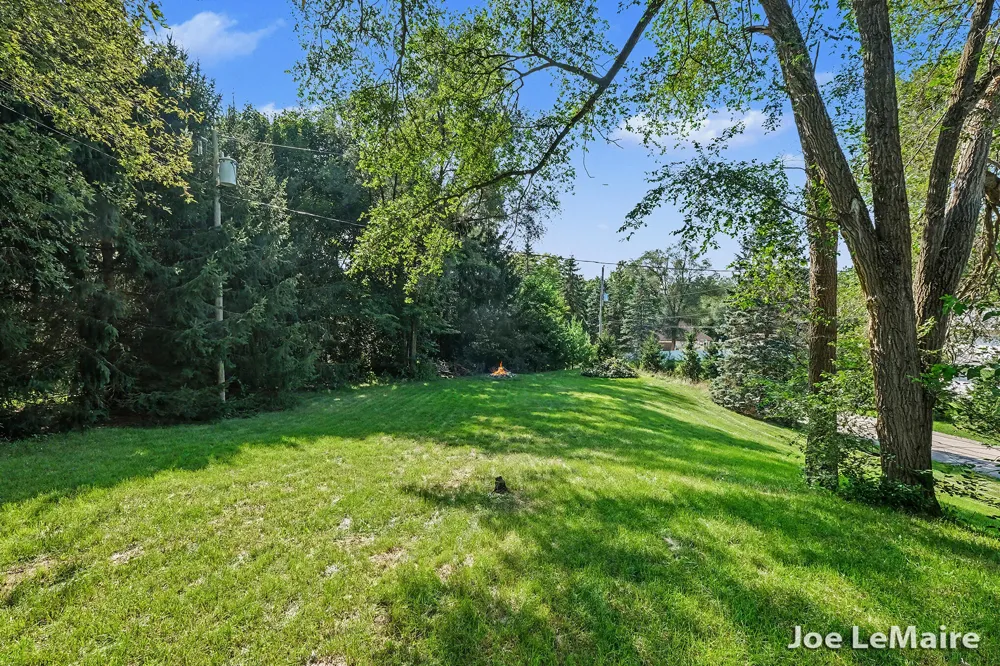 4977 Hunsberger Avenue NE Plainfield Charter Township, MI 49525