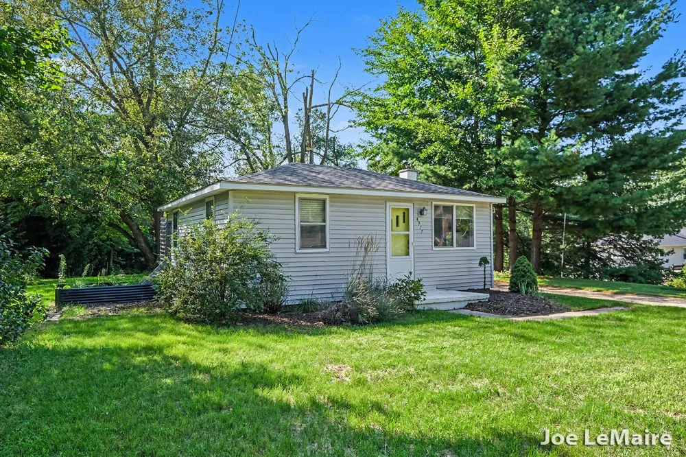 4977 Hunsberger Avenue NE Plainfield Charter Township, MI 49525