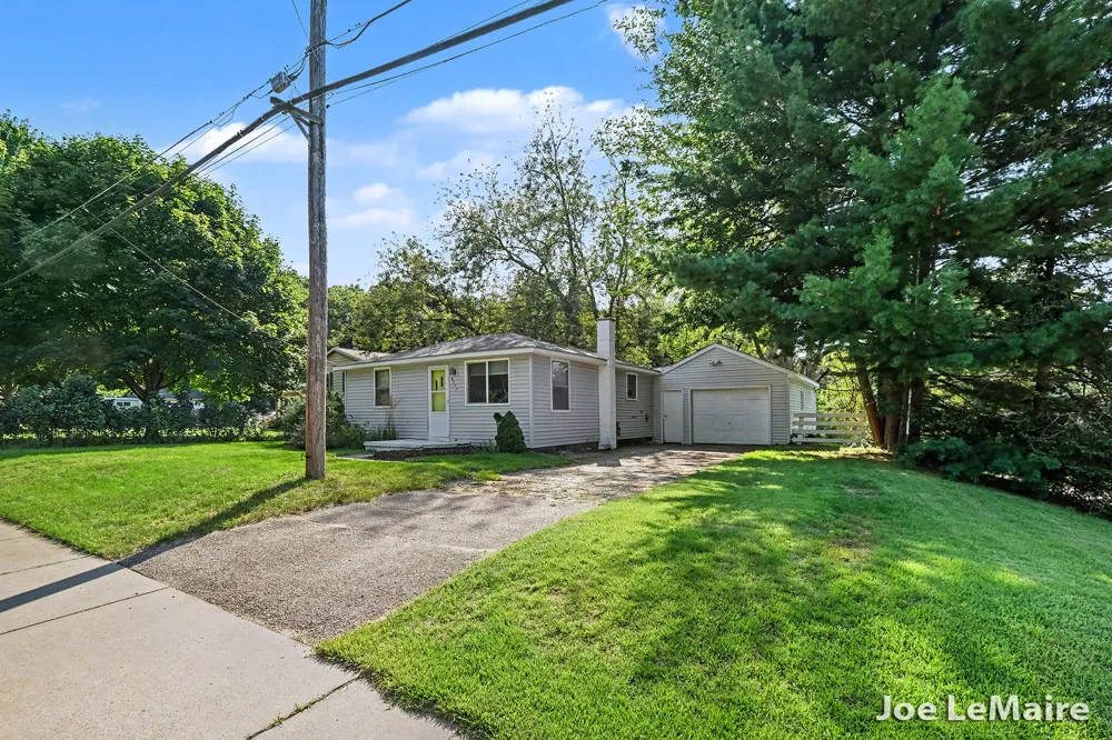 4977 Hunsberger Avenue NE Plainfield Charter Township, MI 49525