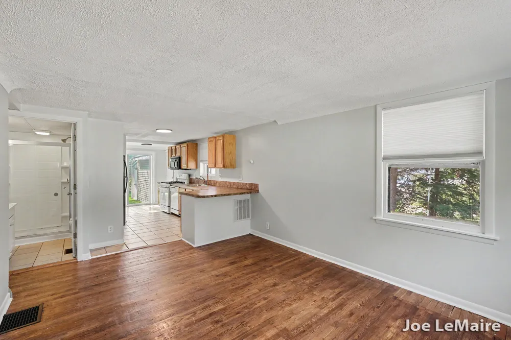4977 Hunsberger Avenue NE Plainfield Charter Township, MI 49525