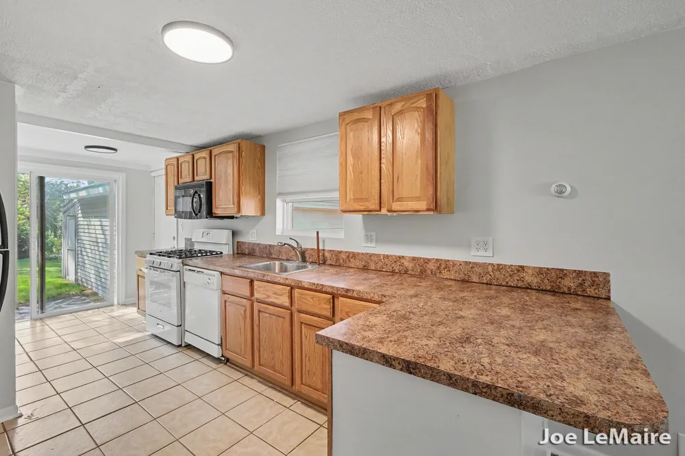 4977 Hunsberger Avenue NE Plainfield Charter Township, MI 49525