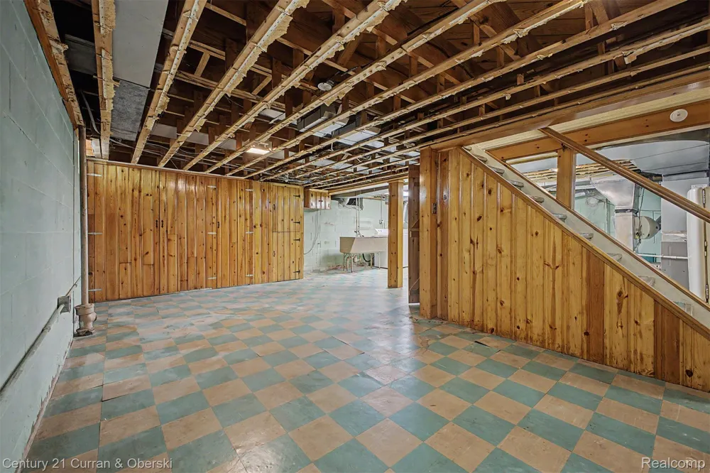 19036 Outer Drive Dearborn City, MI 48128