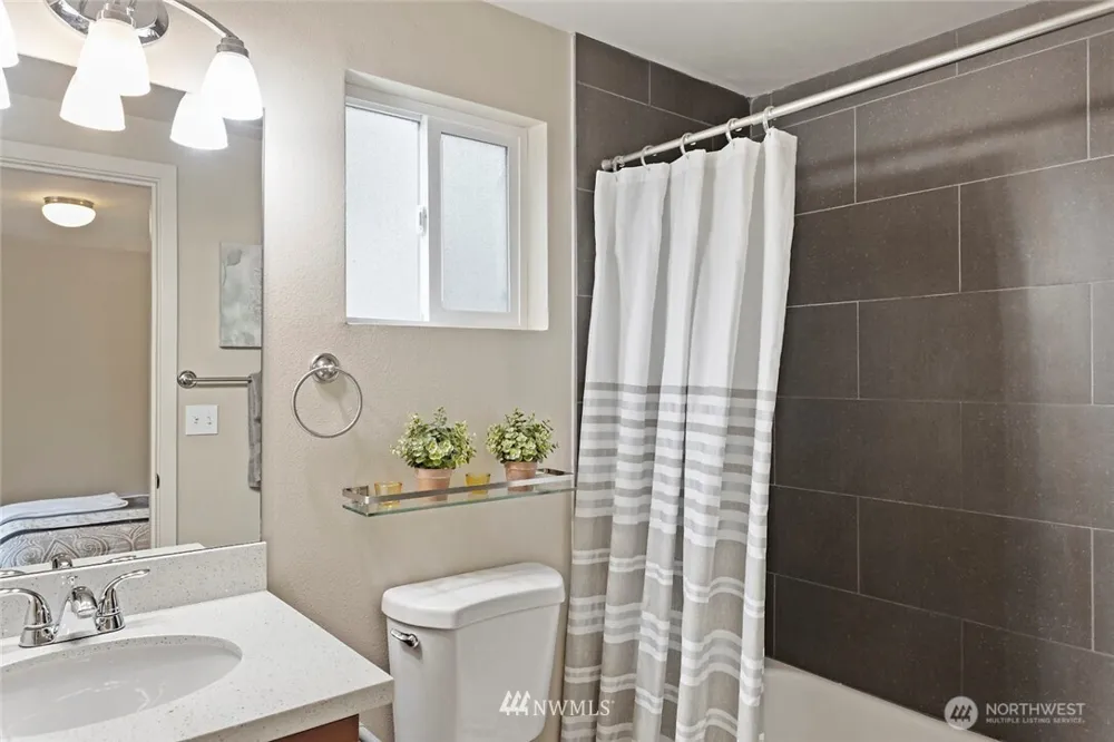 2327 NE 86th Street Seattle, WA 98115