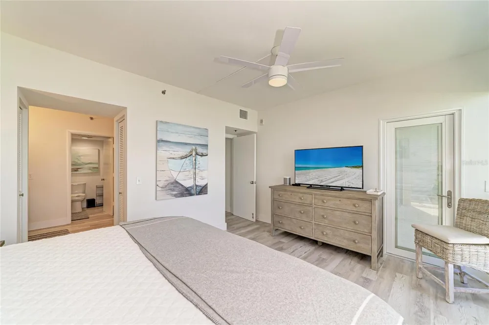 1055 GULF OF MEXICO DRIVE #301 Longboat Key, FL 34228