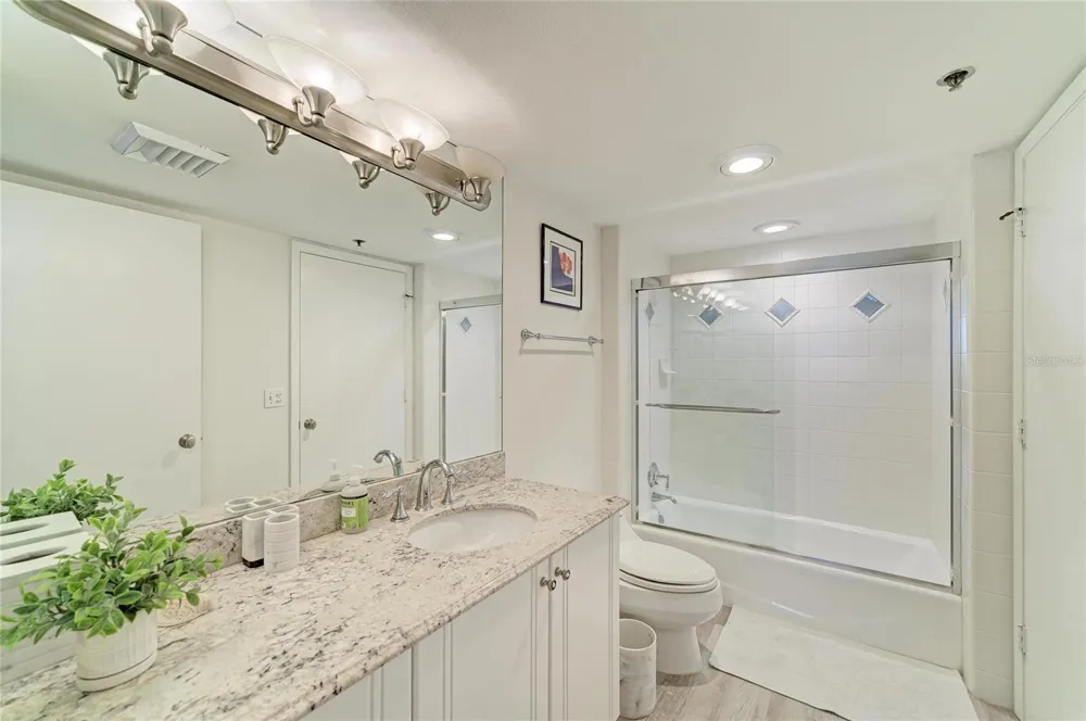 1055 GULF OF MEXICO DRIVE #301 Longboat Key, FL 34228