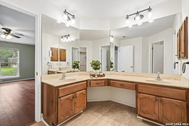 2119 OAK RNCH San Antonio, TX 78259