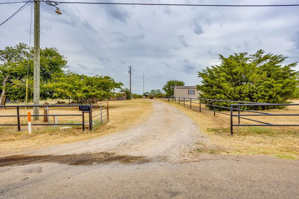 7500 County Road 912 Joshua, TX 76058
