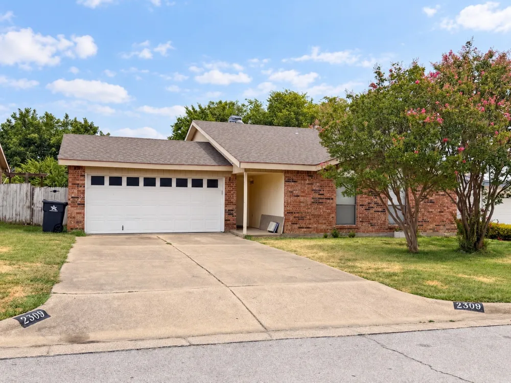 2309 Newbury Drive Arlington, TX 76014
