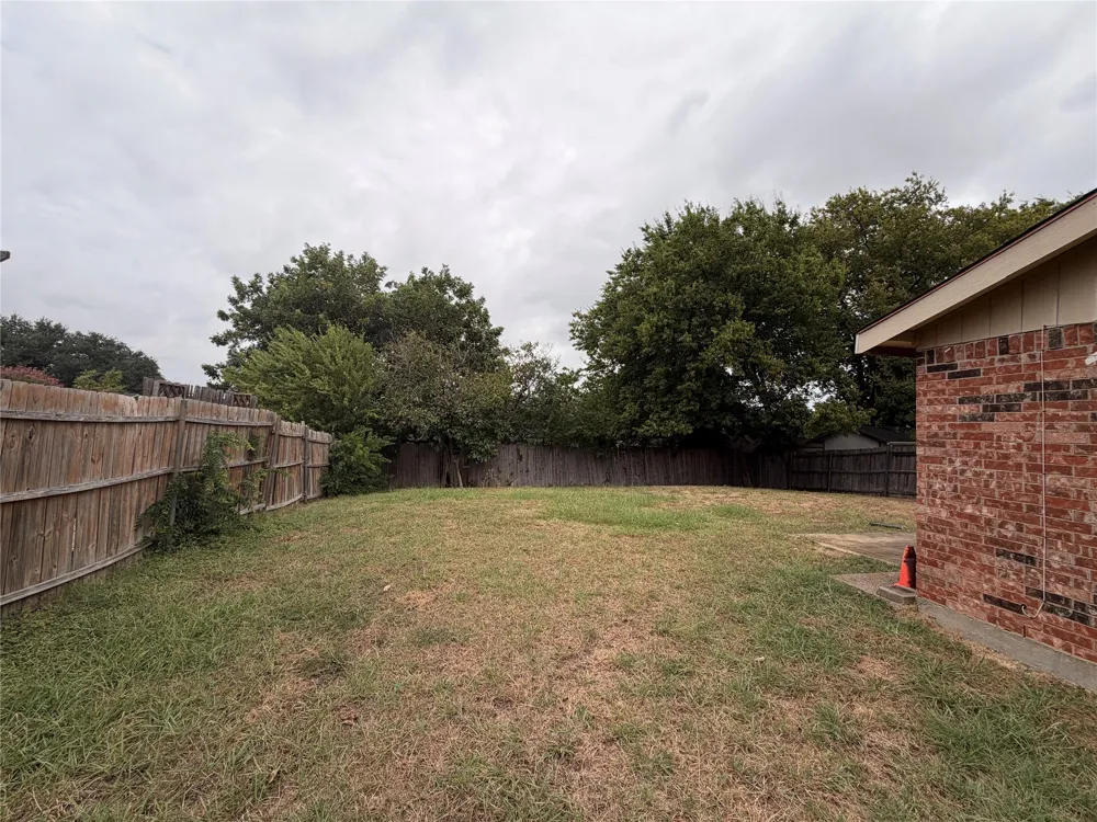 2309 Newbury Drive Arlington, TX 76014