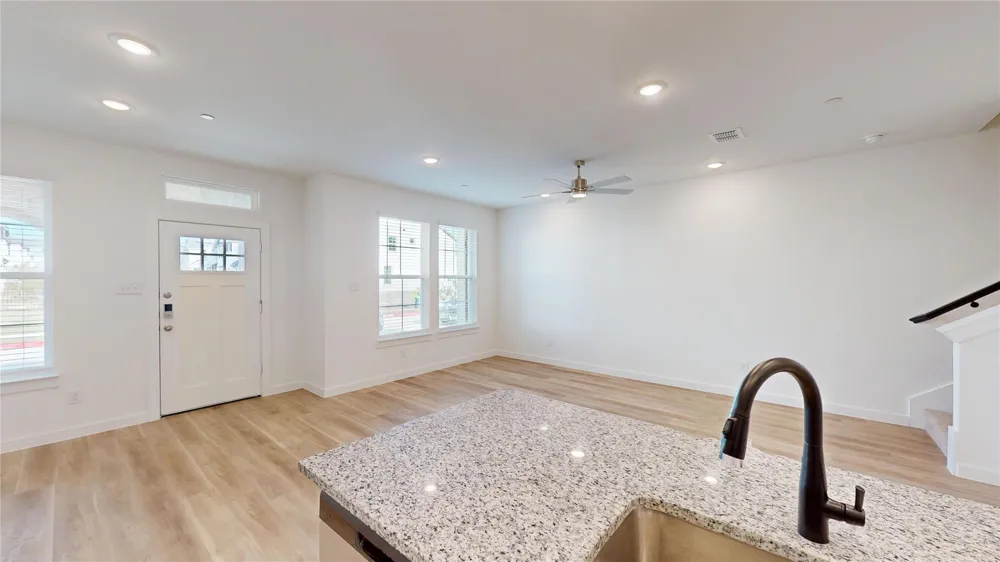 4112 Ruth Alley Grand Prairie, TX 75052