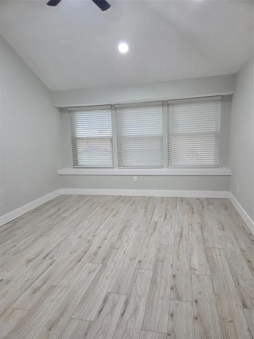 2915 Great Lakes Avenue Sugar Land, TX 77479