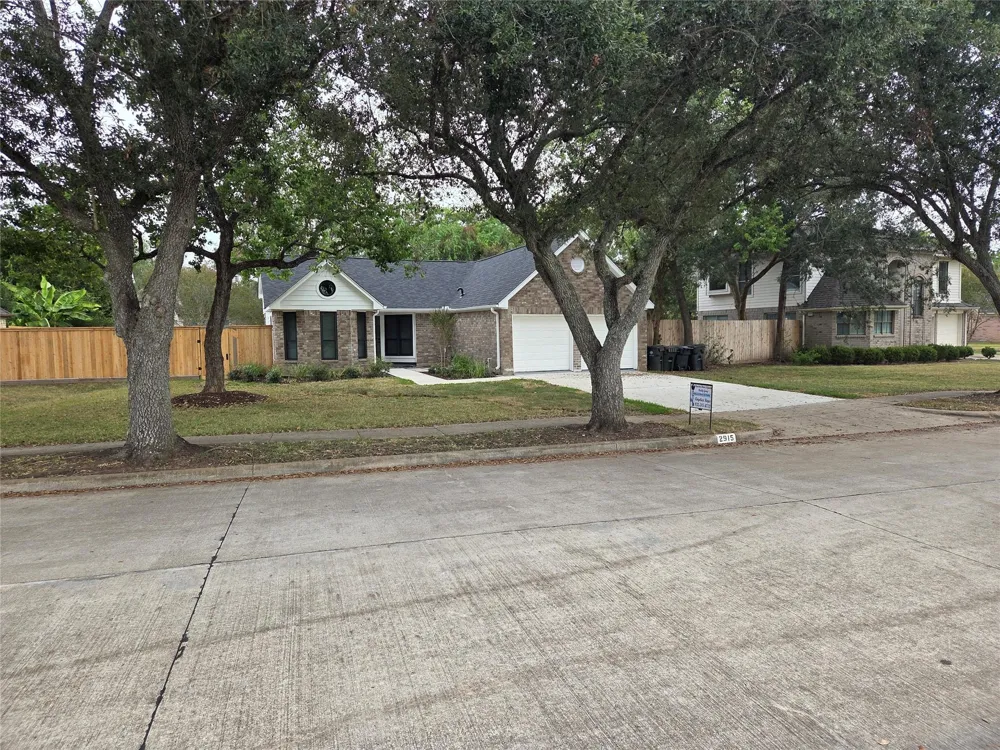 2915 Great Lakes Avenue Sugar Land, TX 77479