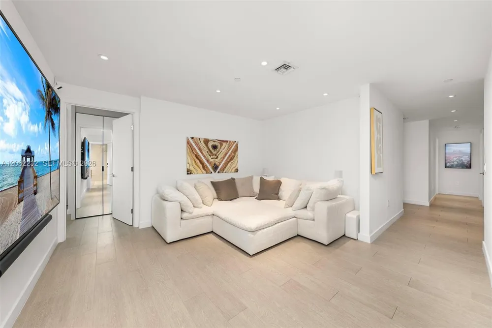 500 Alton Rd #2318 Miami Beach, FL 33139