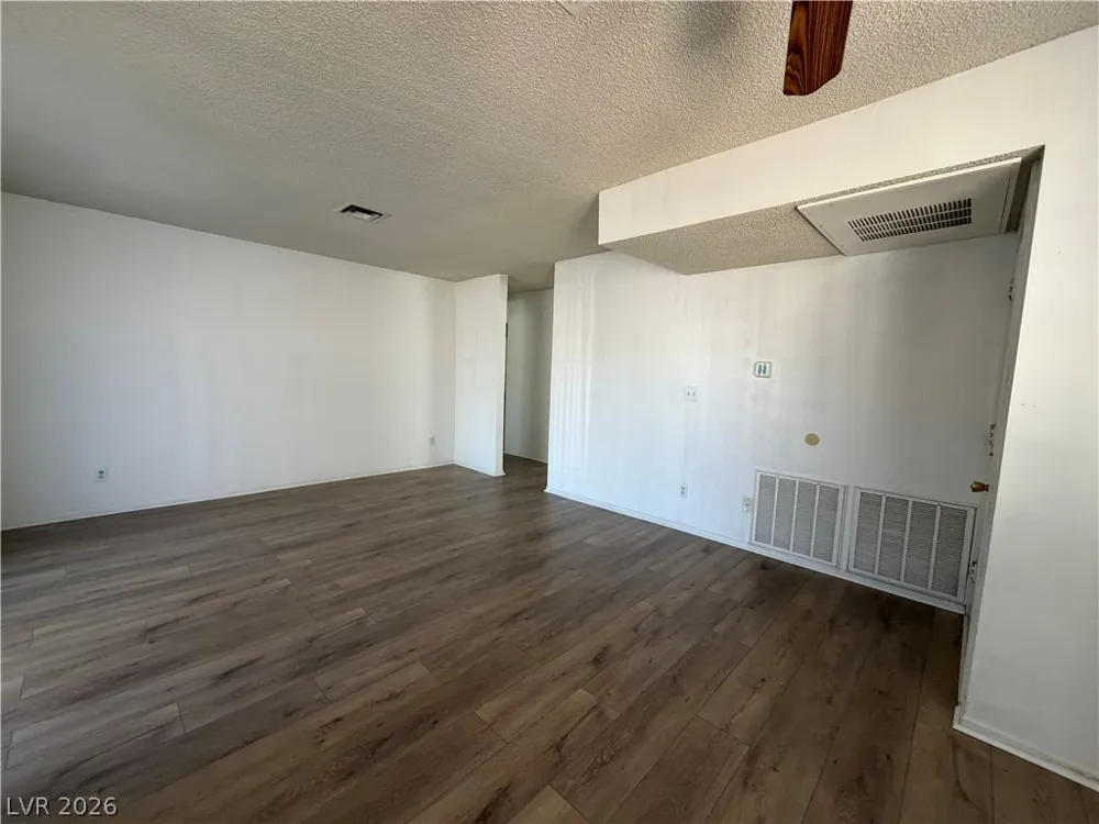 4878 Nara Vista Way #201 Las Vegas, NV 89103